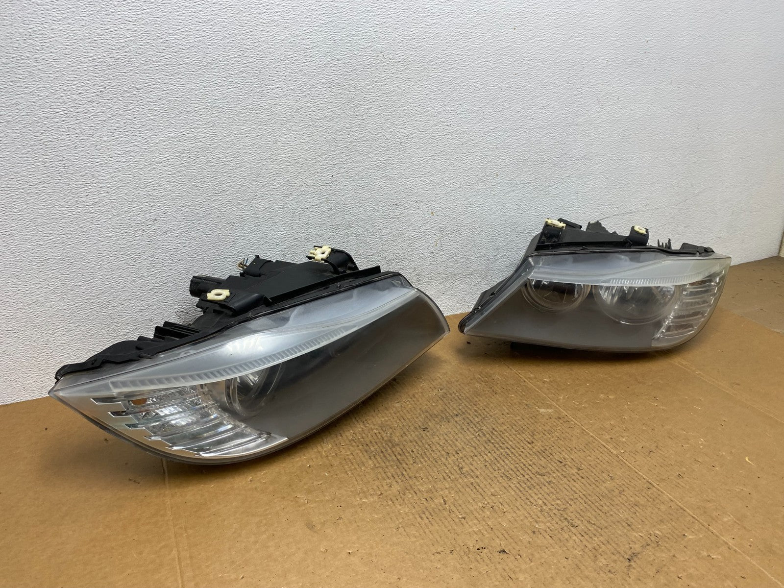 2009-2011 Bmw 3 Series 328i 4/D Sedan Left+Right Headlights Halogen AE1169 DW2