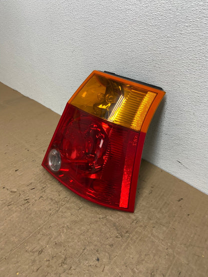 2004 to 2006 Chrysler Pacifica Right Passenger Rh Side Tail Light  AC0293 LK1