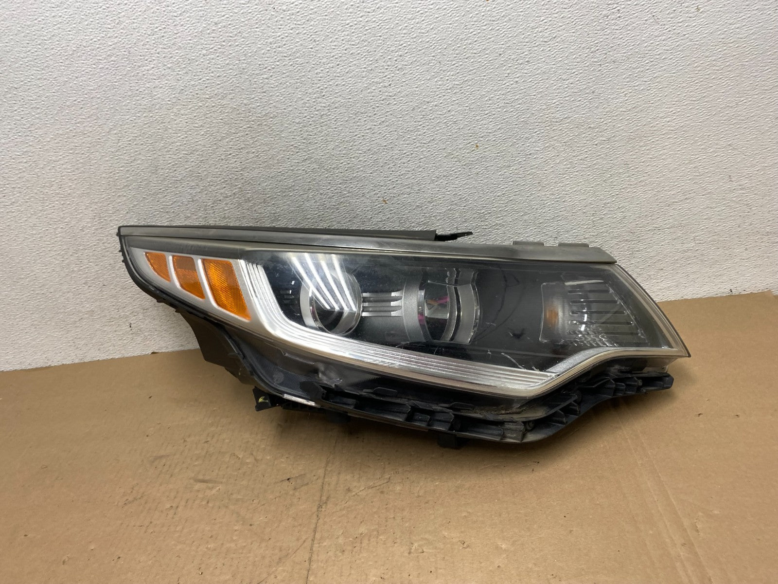 2016 2017 2018 Kia Optima Right Passenger RH Halogen Headlight AG4661 DW0