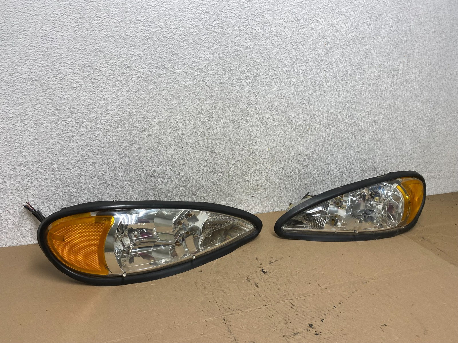 1999 to 2005 Pontiac Grand Am Left+Right Set Headlights AF4474 DW2