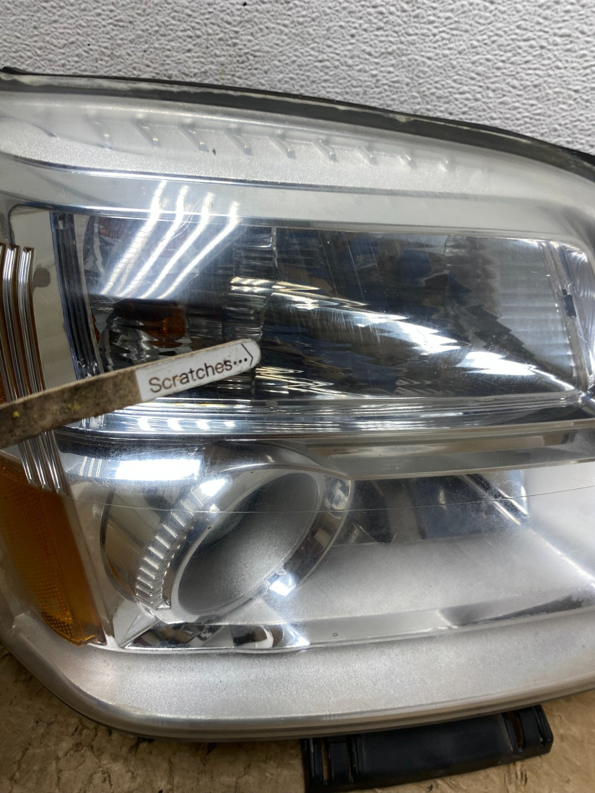 2010 to 2015 GMC Terrain Halogen Passenger Right Rh Side Headlight AF9480 DW3