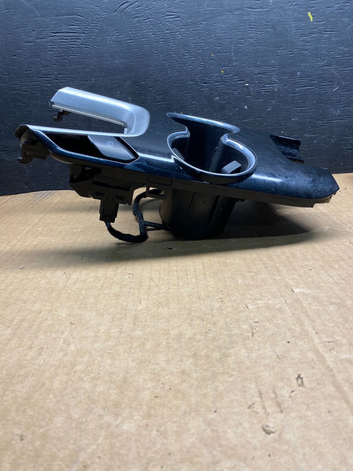 2013 to 2016 Ford Fusion Front Center Console Cup Holder Cupholder OEM i4735 DG14