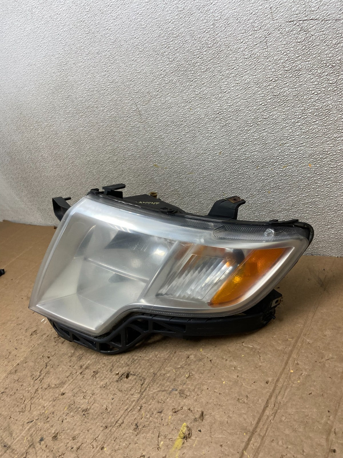 2007 to 2010 Ford Edge Left Driver Side Halogen Headlight AA49471