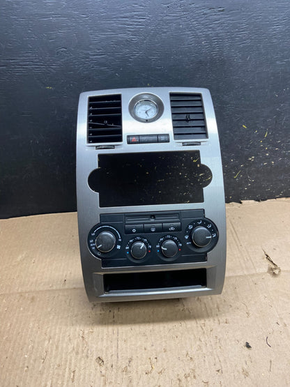 2005 to 2007 Chrysler 300 Dash Heater A/C Climate Control Radio Panel y5421 DG0