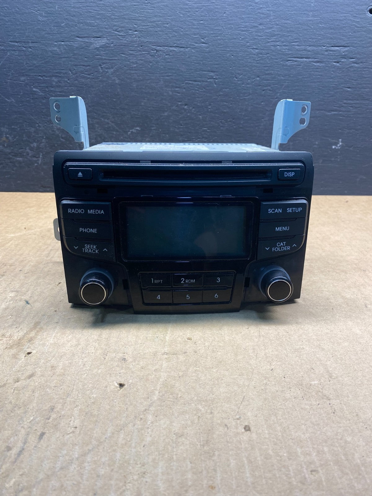 2011 to 2012 Hyundai Sonata Am Fm Cd Player Radio Receiver AC6969 DG0