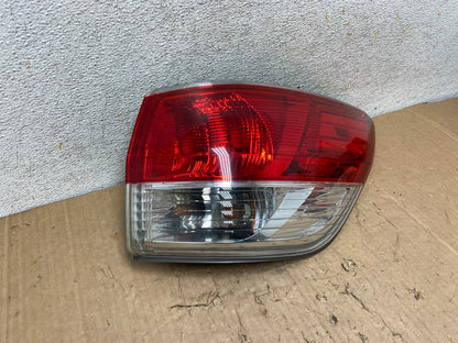 2013 to 2016 Nissan Pathfinder Passenger Right Side Tail Light AI9166 LK2