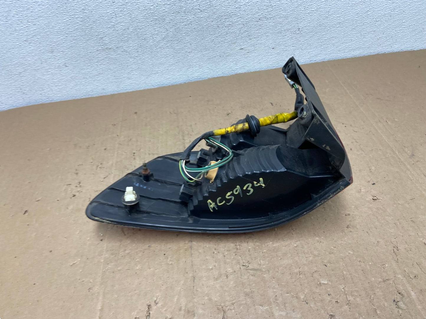 2001 2002 2003 Toyota Sienna Right Passenger Rh Side Tail Light AC5934 LK6