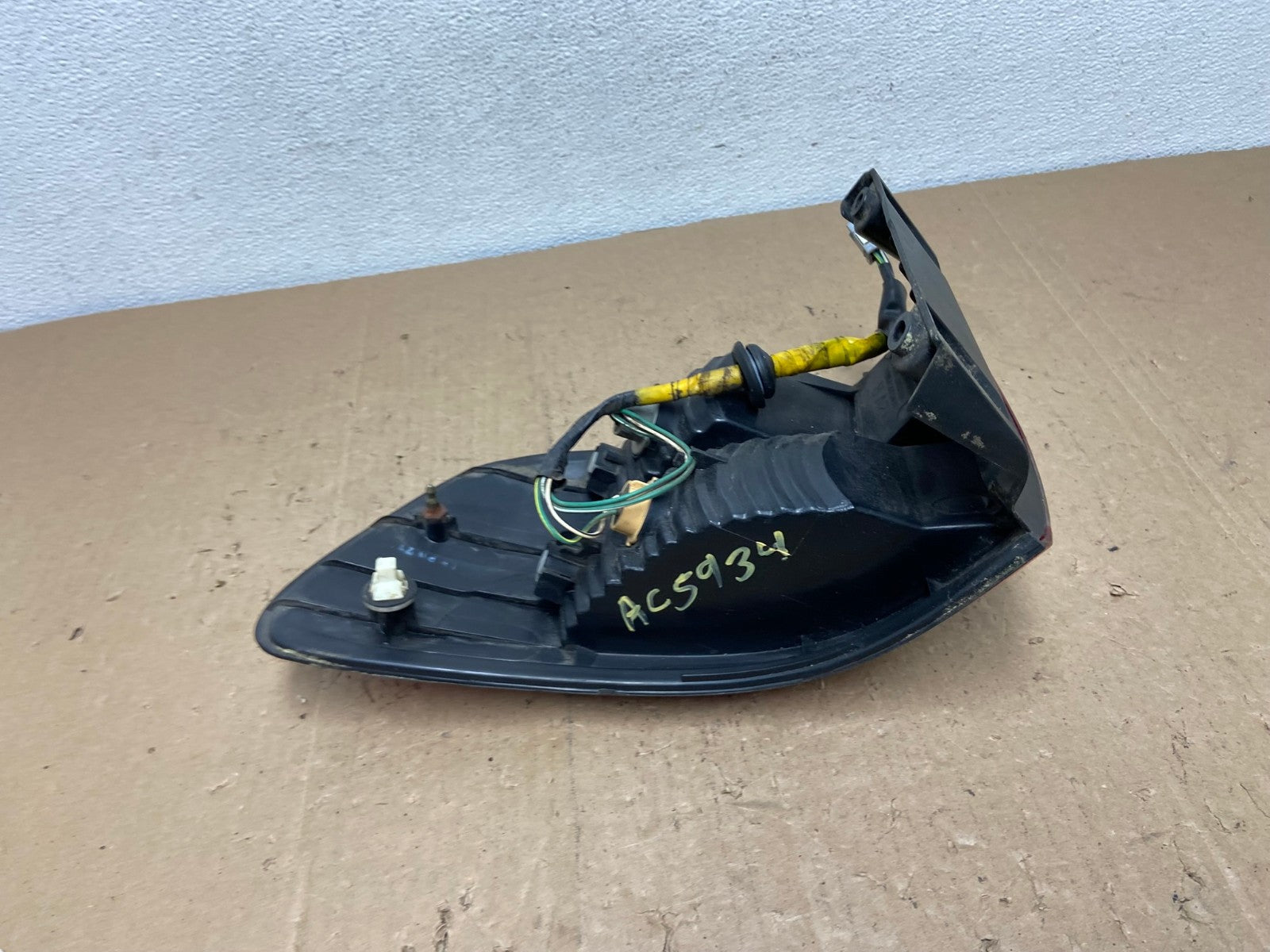 2001 2002 2003 Toyota Sienna Right Passenger Rh Side Tail Light AC5934 LK6