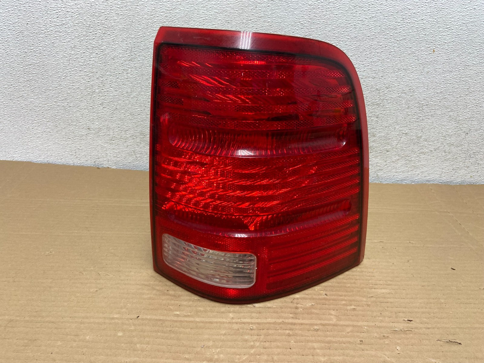 2002 to 2005 Ford Explorer Right Passenger Rh Side Tail light AG8907 DW0