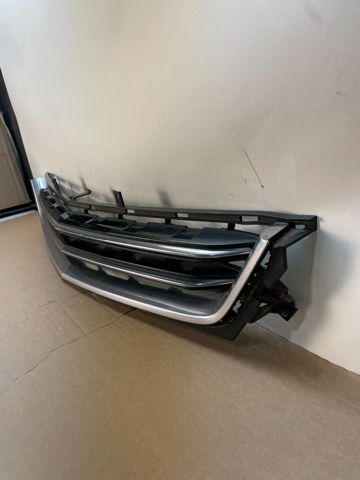 2014 2015 2016 Chevrolet Impala Front Lower Grill Grille AH8842 DG1