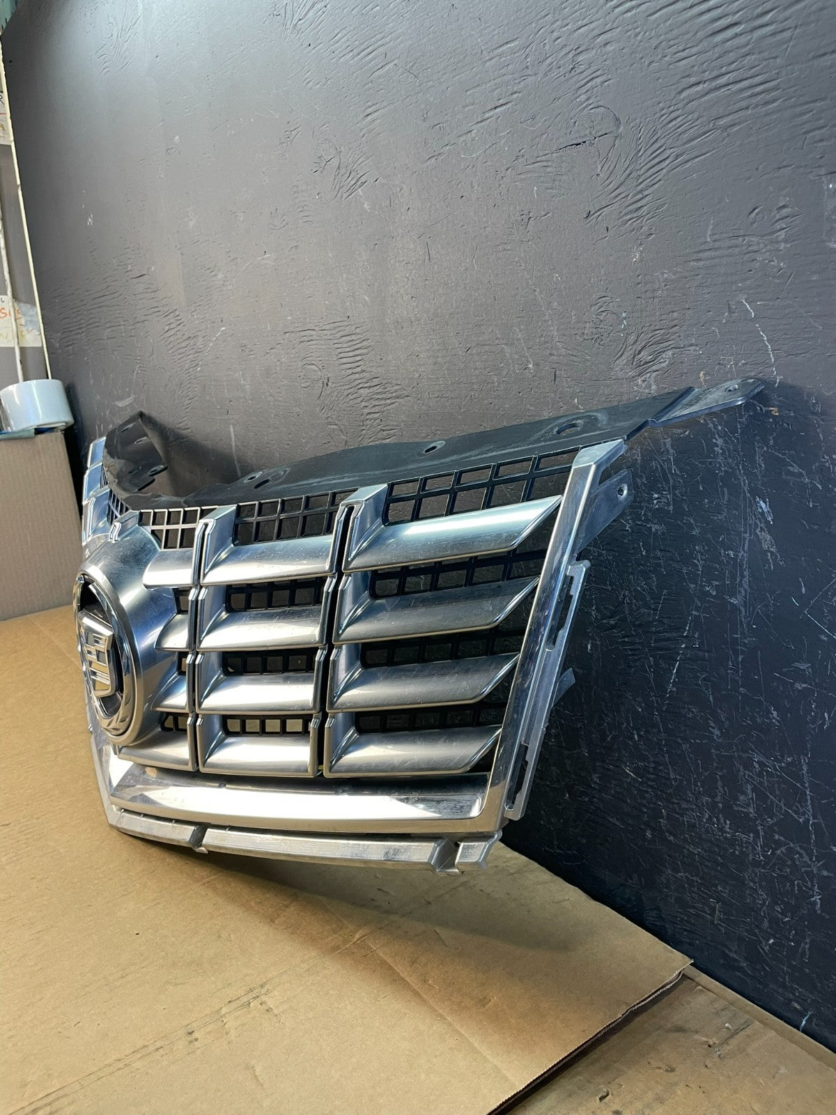 2013 to 2016 Cadillac SRX Front Upper Grille Grill AC5015 DG2