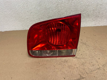 2004-2007 Volkswagen Touareg Right Passenger Rh Side Inner Tail Light AG42400