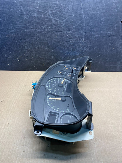 2002 GMC Yukon Speedometer Cluster Gauge AG7472 DG1
