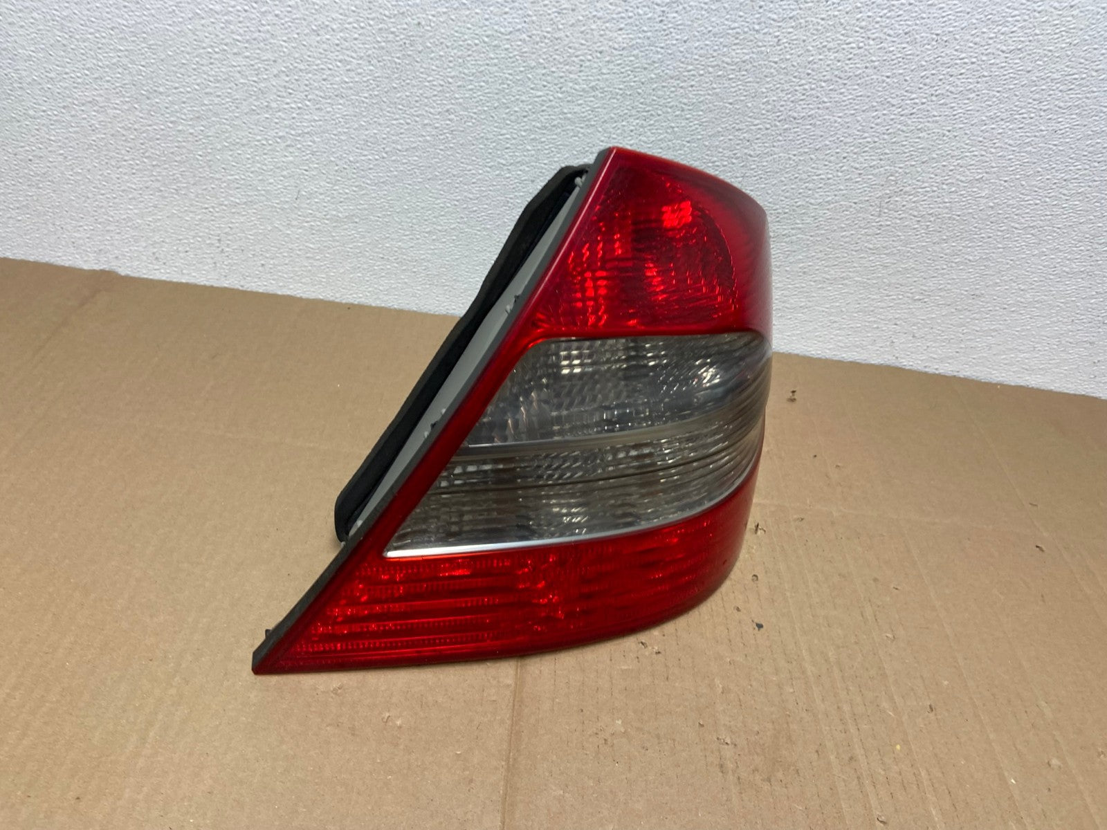 2007 - 2009 Mercedes E E320 E500 Sedan Right Passenger Tail Light OEM AB8080 LK2