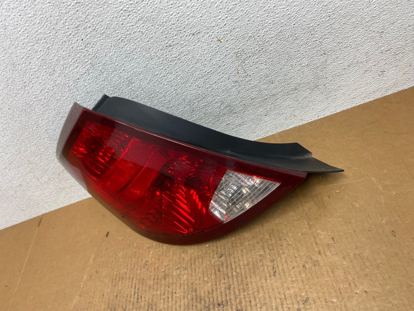 2003-2007 Saturn Ion Left Driver LH Side Tail Light Tail Light AE0219 LK1