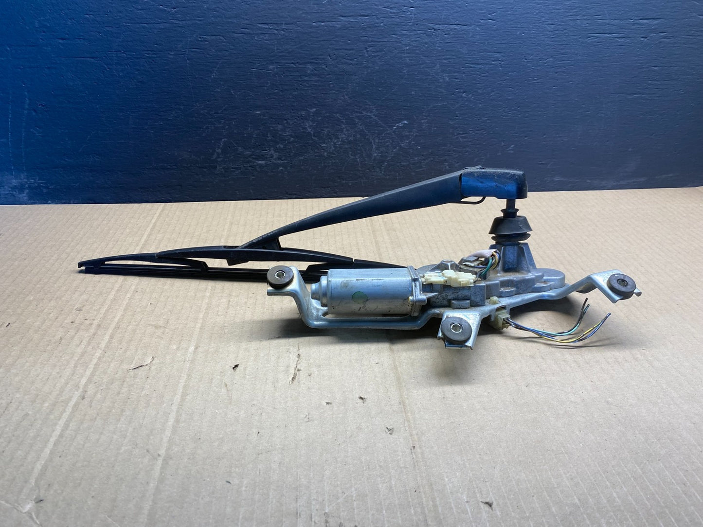 2005 to 2009 Subaru Legacy Outback Rear Windshield Wiper Motor AC08661