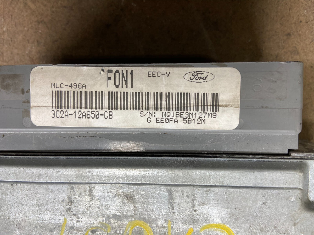 2003 Ford Van E350 E450 Engine Control Module 3C2A-12A650-CB M9593 DG2