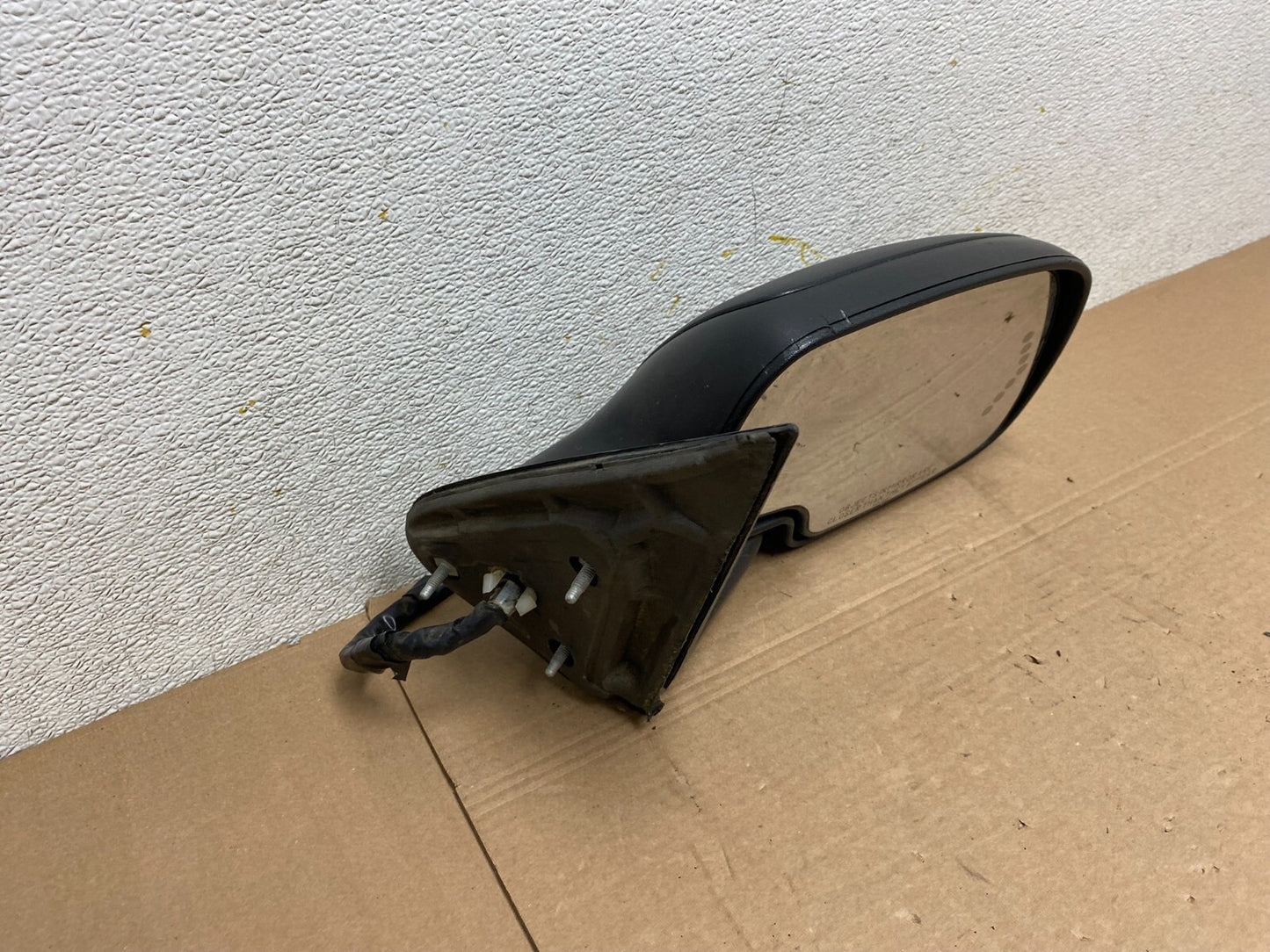 2003-2006 Chevrolet Tahoe Right Turn Sgn View Door Mirror N7613 DG8