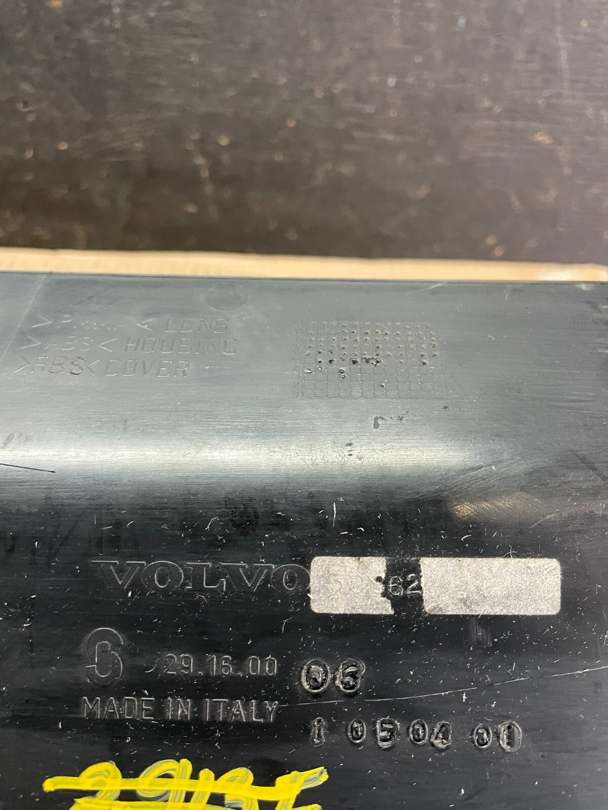 2000-2004 Volvo V40 Center License Plate Trim Panel Tail Inner Light L9386 DG14