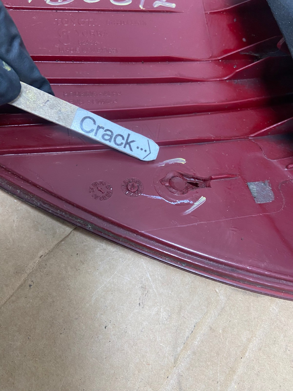2004-2005 Toyota Sienna Right Passenger Rh Side Tail Light AD5372 LK4