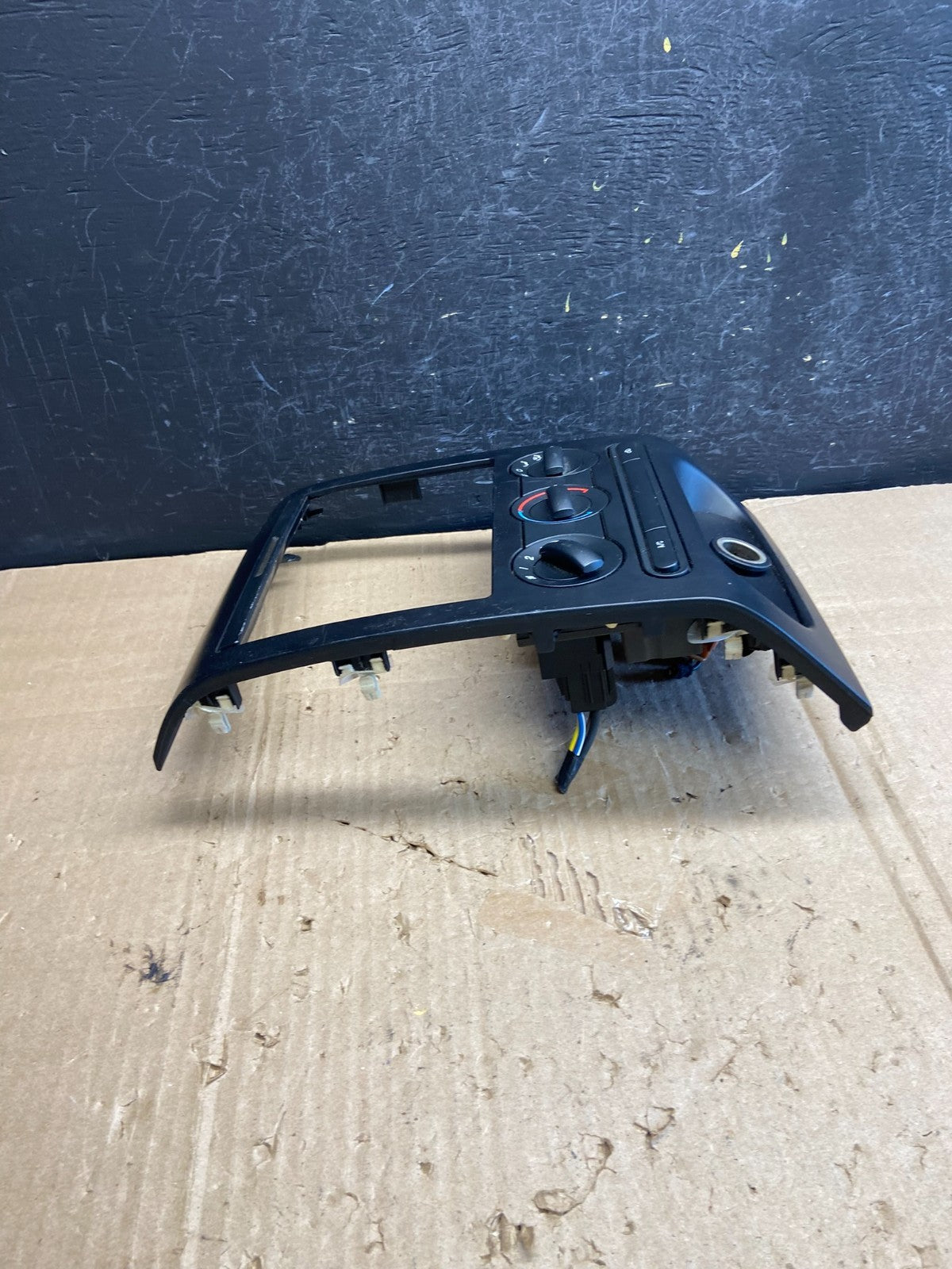 2004 to 2008 Ford F150 Radio Climate Dash Bezel Surround Black AE1900 DG1