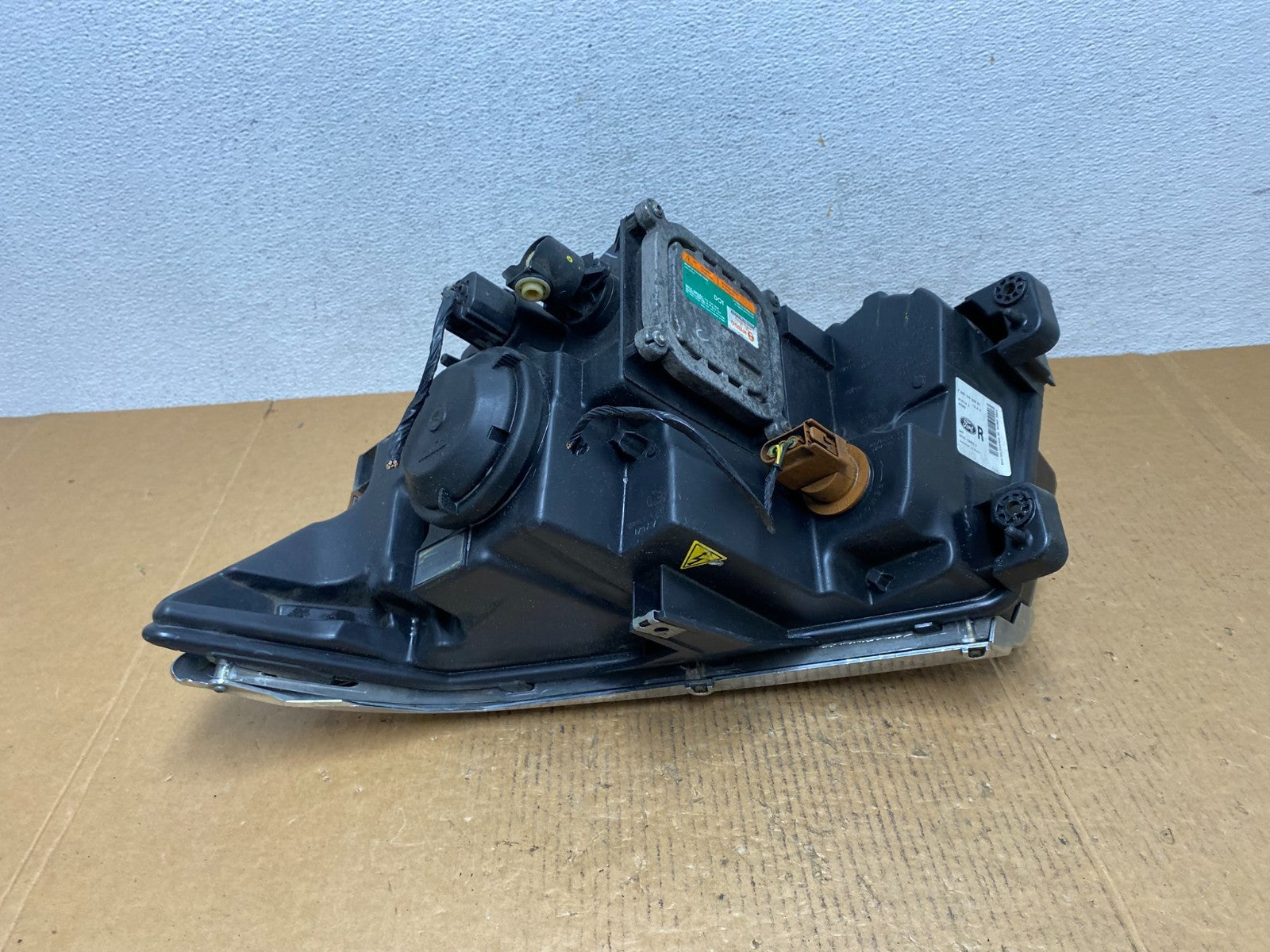 2011 to 2014 Ford Edge Front Right Passenger Headlight Xenon HID AE1229 DW3