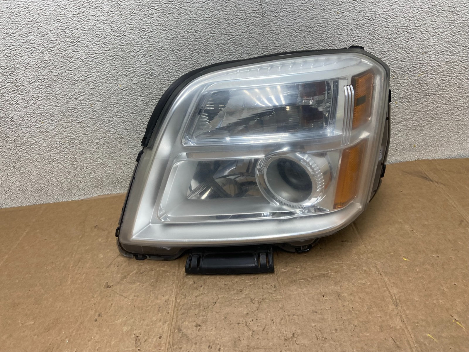 2010 to 2015 GMC Terrain Halogen Left Driver Lh Side Headlight AA2667 DW0