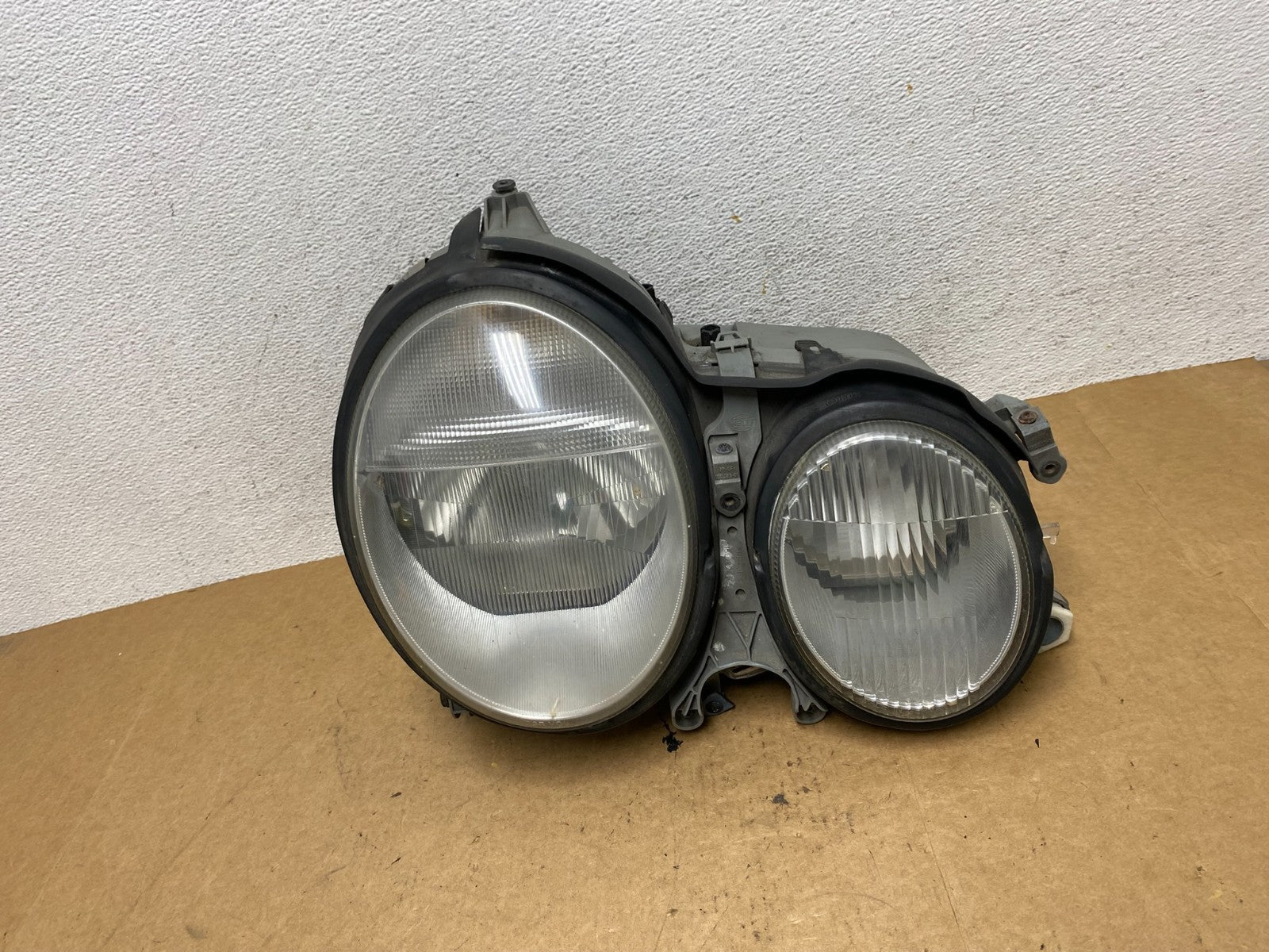 2000-2002 Mercedes E E320 E430 Right Passenger Xenon HID Headlight AE3231 DW0