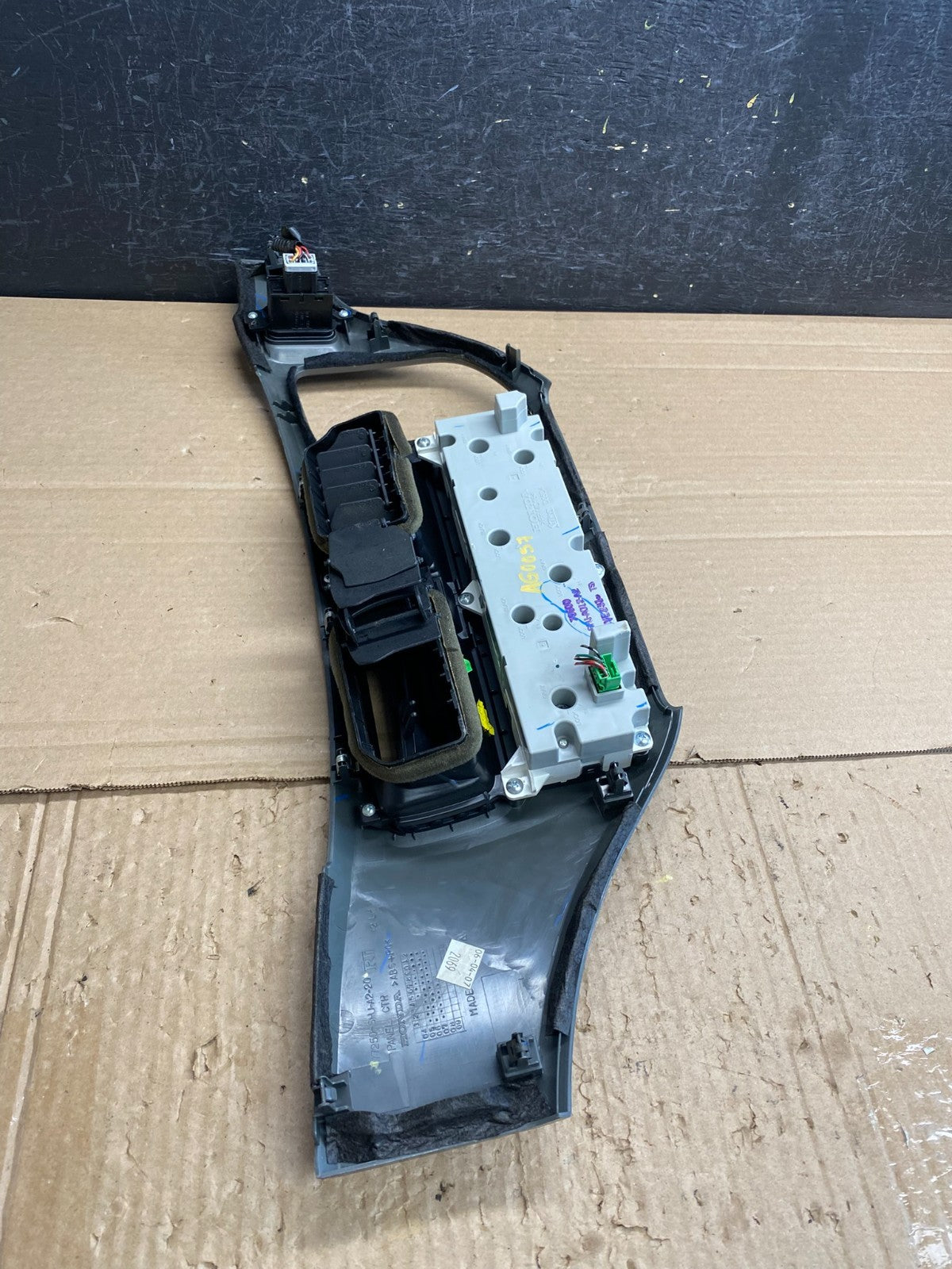 2005 to 2010 Honda Odyssey Radio Climate Control Dash Trim Bezel AG0057 DG3