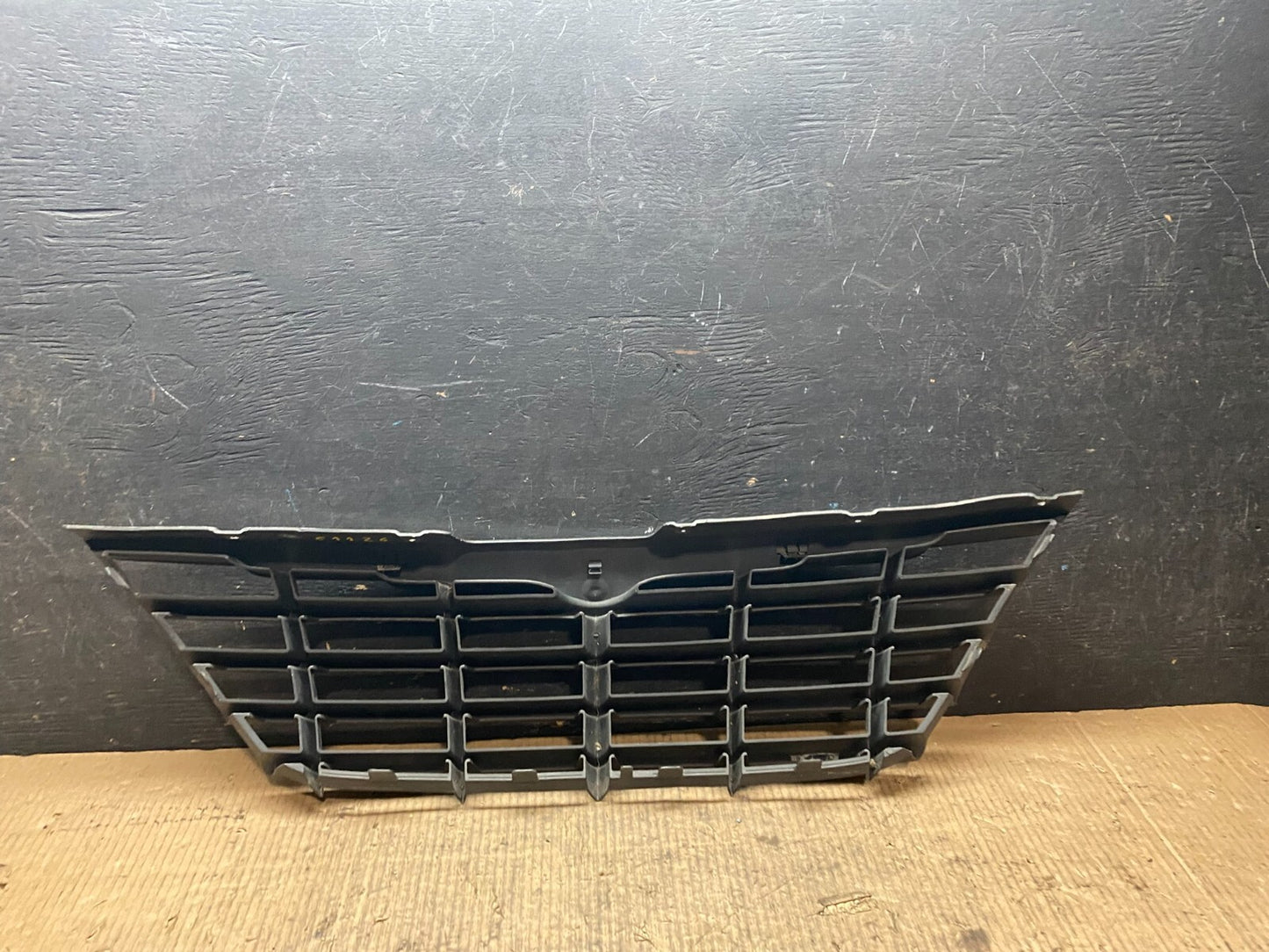 2002 to 2004 Chrysler Voyager Front Upper Grill Grille N2047 DG10