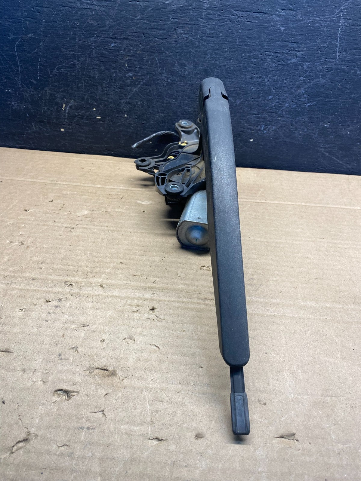 2013 to 2019 Ford Escape Rear Windshield Wiper Motor ae8224 DG2