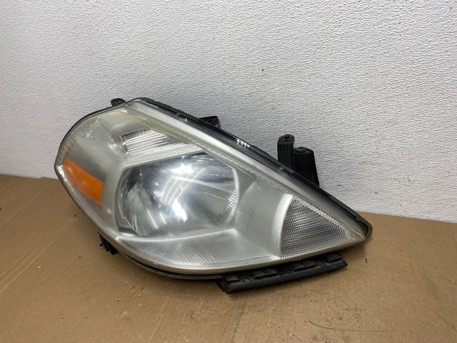2008 to 2012 Nissan Versa Headlight Right Passenger Rh Side AC5736 DW1