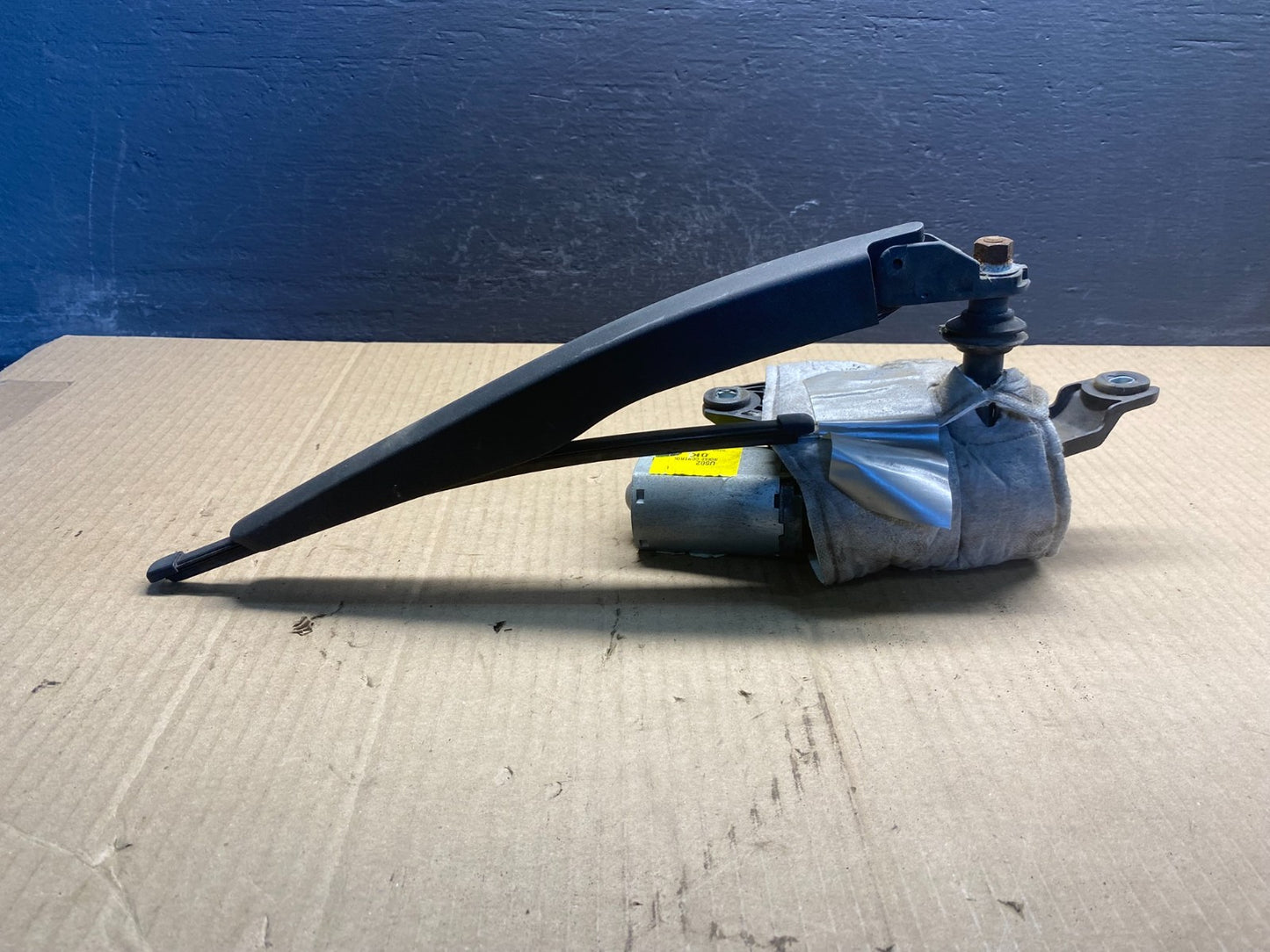 2011 to 2019 Ford Explorer Rear Windshield Wiper Motor OEM ac0890 DG3