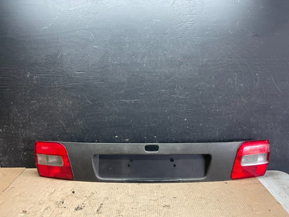 2000-2004 Volvo V40 Center License Plate Trim Panel Tail Inner Light L9386 DG0