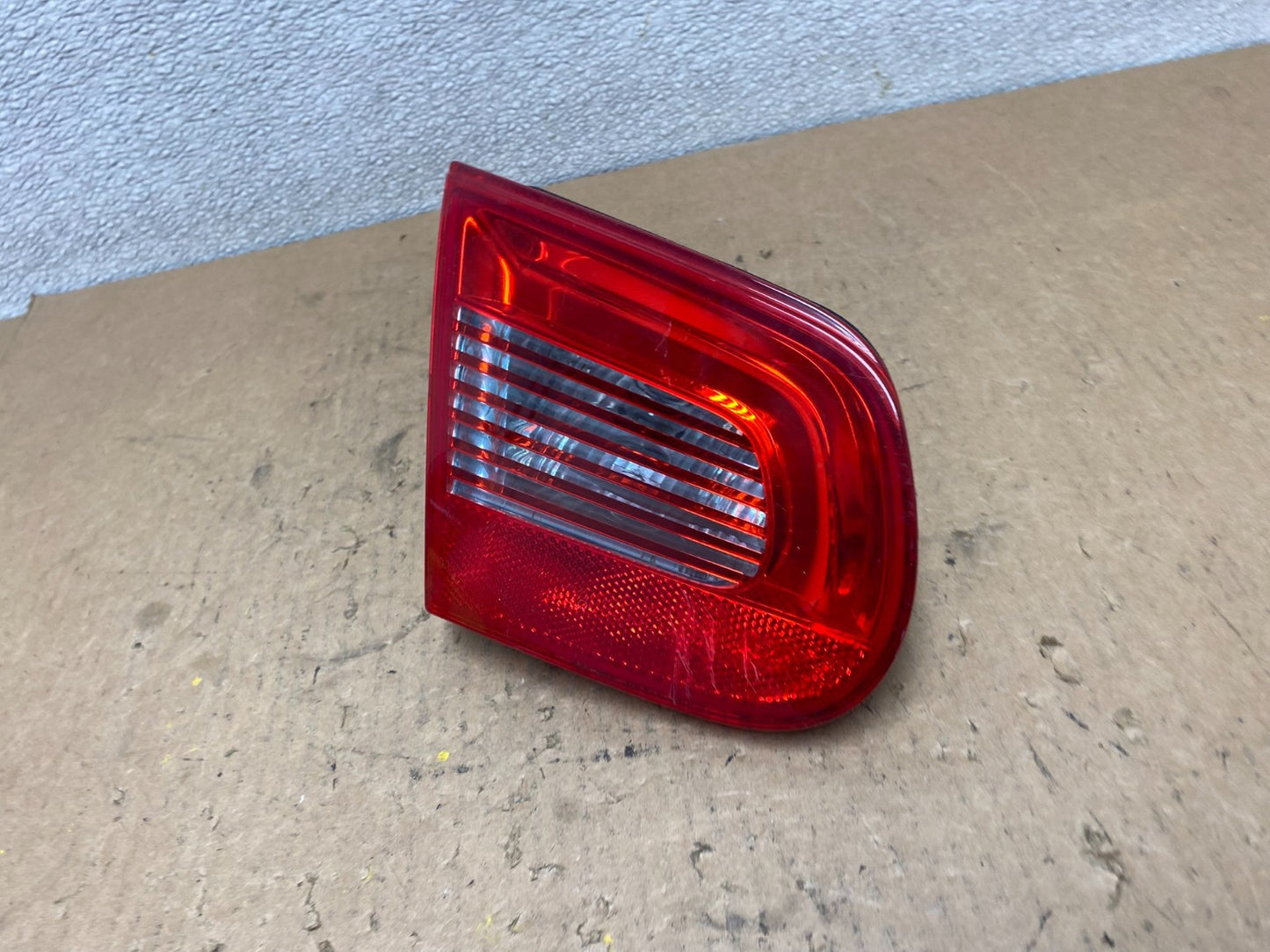 2007 2008 2009 2010 2011 Volkswagen Eos Left Driver Tail Light Inner Oem Z78901
