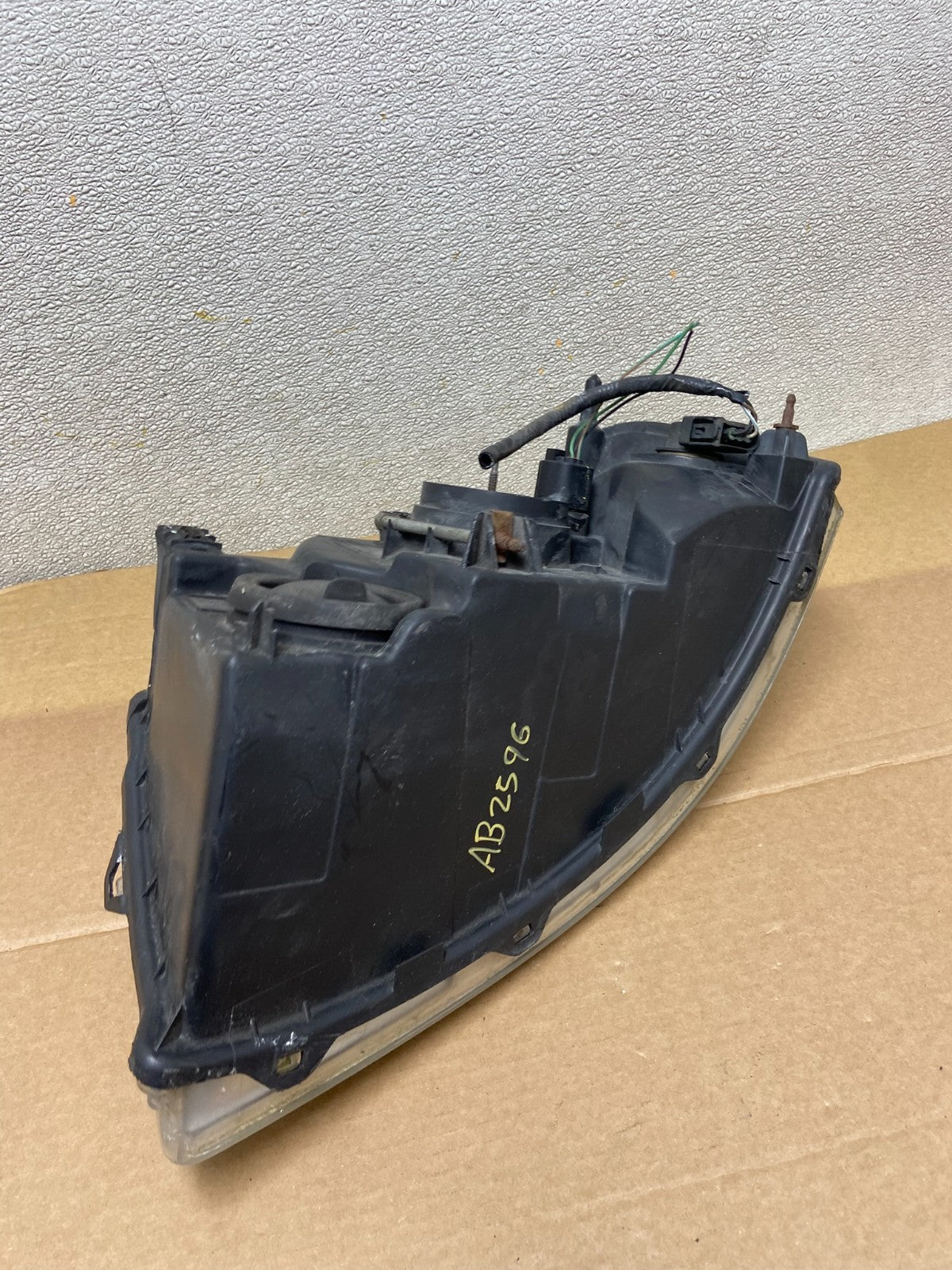 2003 - 2006 Ford Expedition Right Passenger Side Headlight Halogen Oem AB2596 DW5