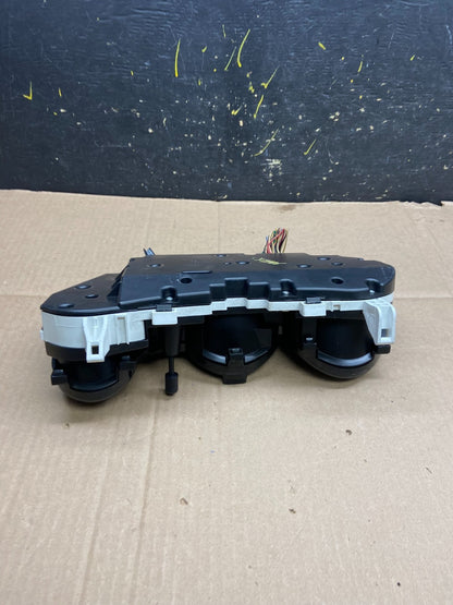 2005 2006 2007 Pontiac Vibe Speedometer Instrument Cluster Gauges Y2106 DG4