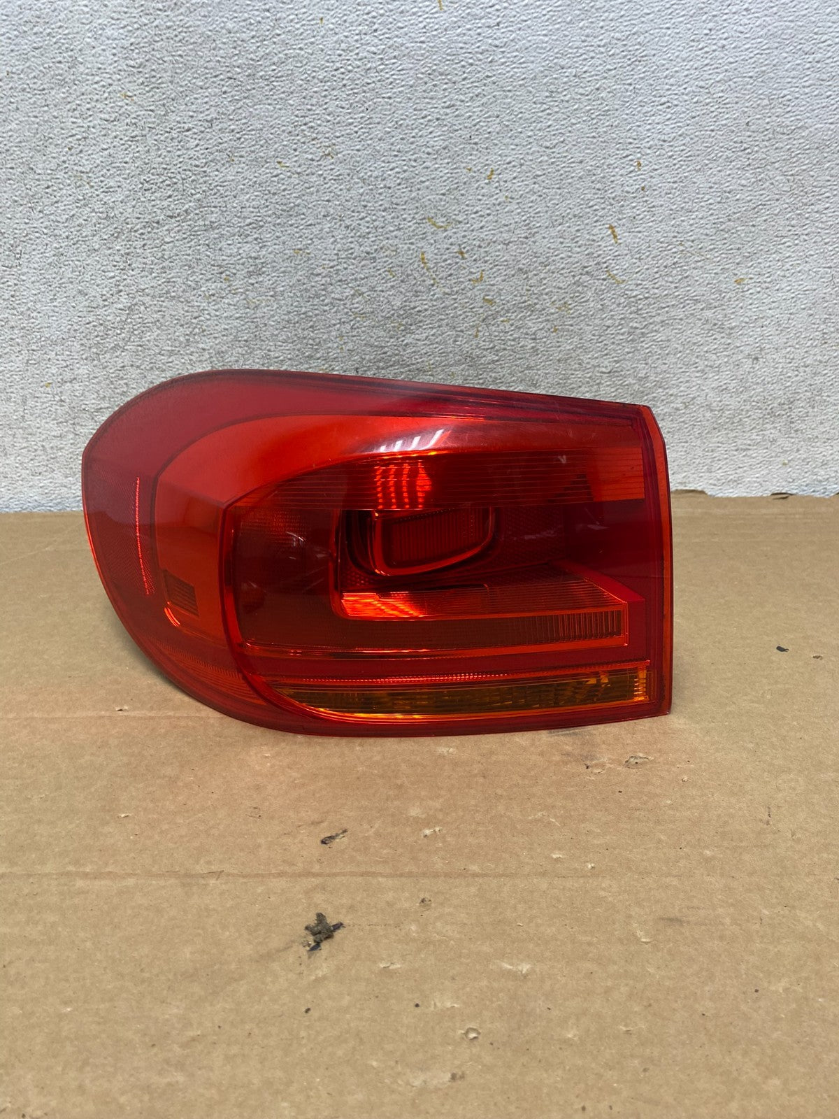 2012-2017 Volkswagen Tiguan Left Driver LH Side Tail Light AH8239 LK0