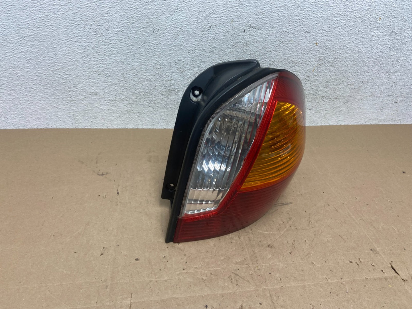 2001 2002 2003 2004 Hyundai Santa Fe Right Passenger Rh Tail Light AE5998 DW2