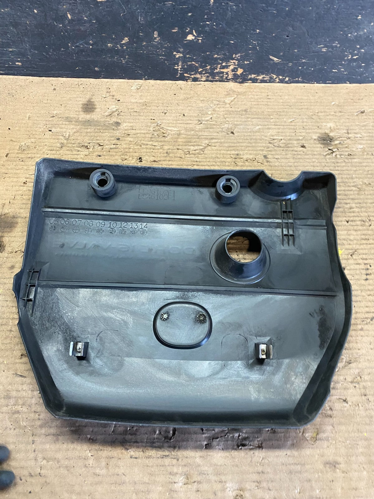 2004 to 2008 Mazda 3 DOHC 16 VALVE Engine Shield Top Cover Oem s5898 DG15