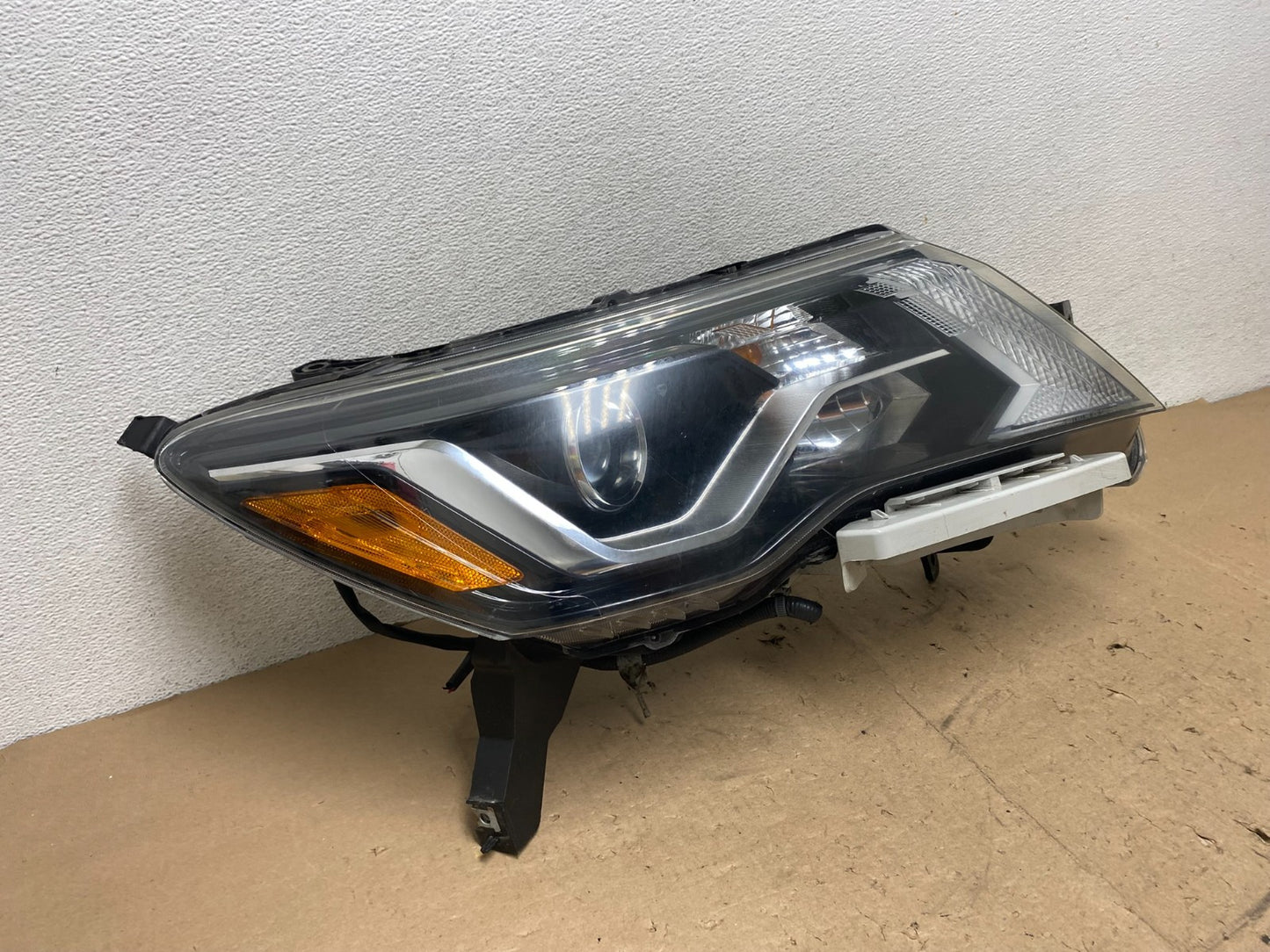 2017 - 2020 Nissan Pathfinder Right Passenger Side Headlight Halogen ag5604 DG2