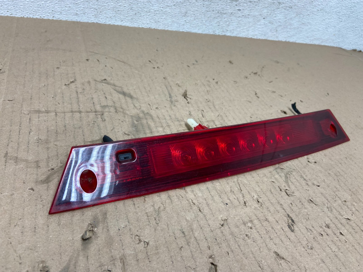 2007 to 2011 Ford Edge Rear Third Brake 3rd Light Lamp ae8754 DG2
