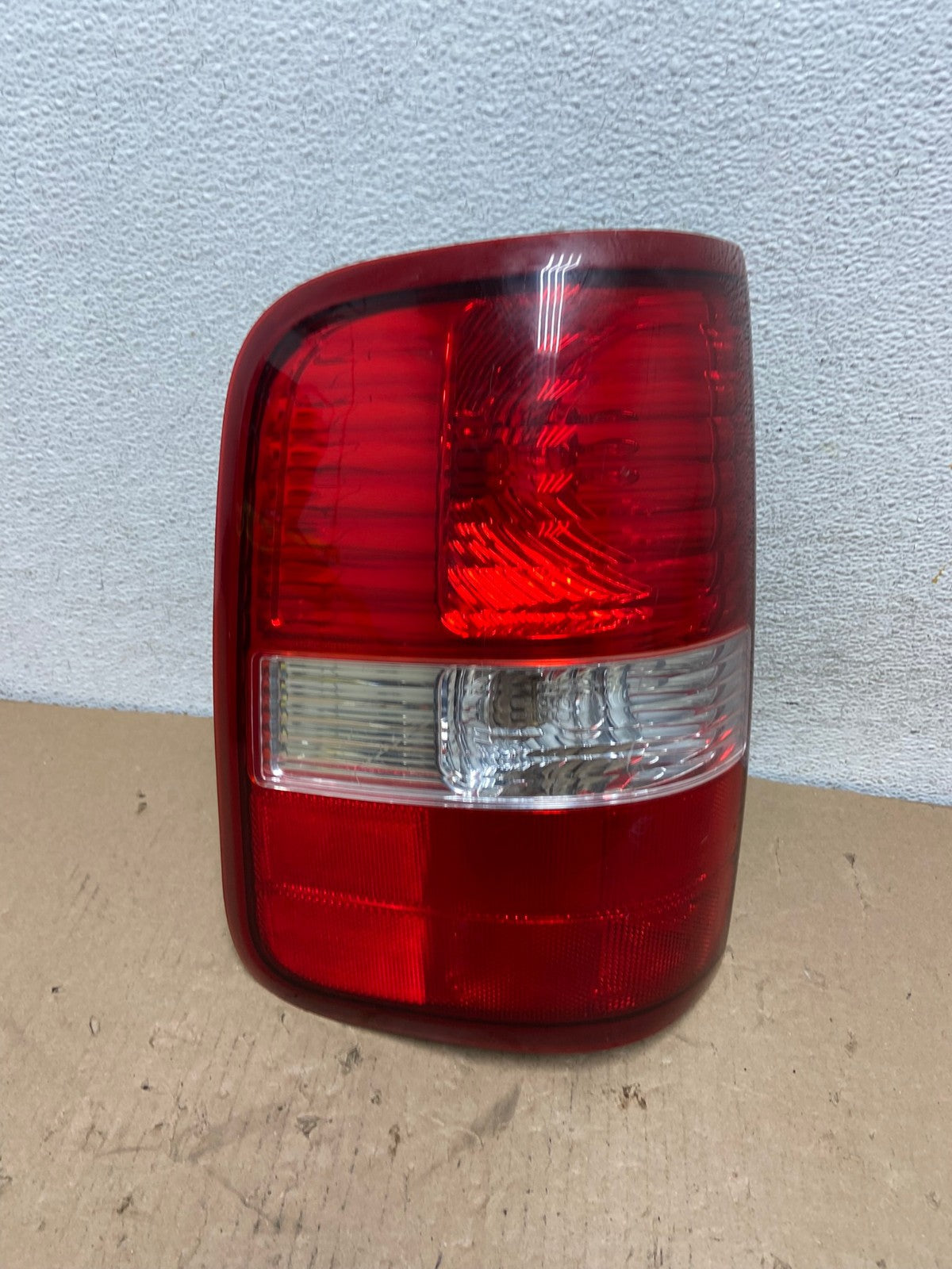 2004 to 2008 Ford F150 F-150 Left Driver LH Side Tail Light AF3200 LK0