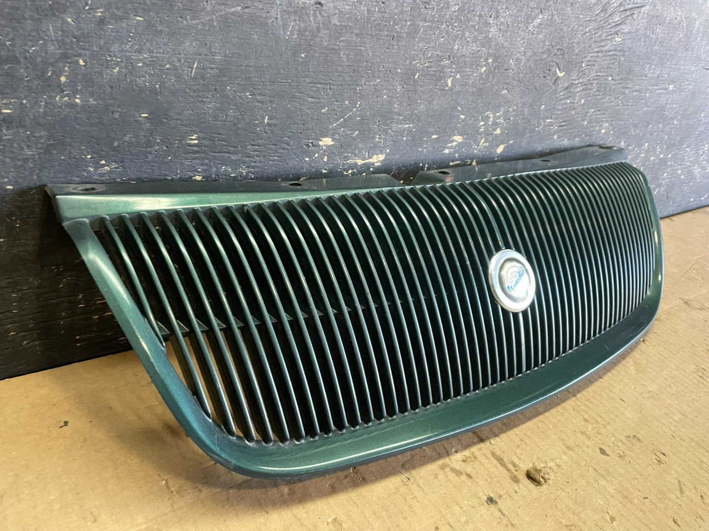 1995 - 1998 Chrysler Cirrus 95-96 Dodge Stratus Chrome Grille AA5982 DG1