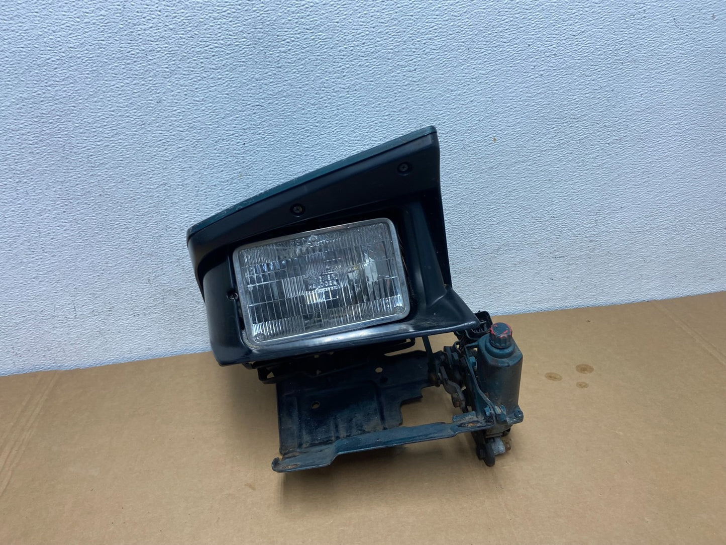 1991 to 1993 Mitsubishi 3000GT Right Passenger Headlight W Motor AD2551 DW0
