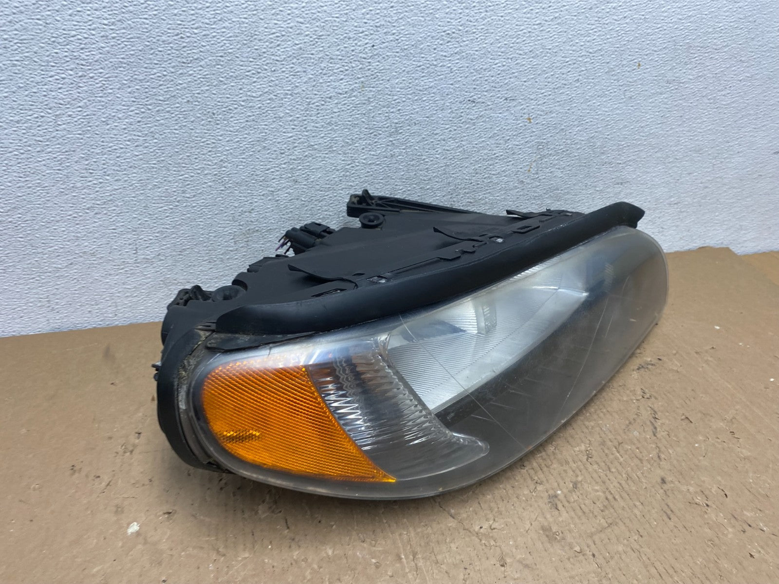 2008 to 2013 Volvo XC70 V70 S80 Right Passenger Side Halogen Headlight AD8757 DW2
