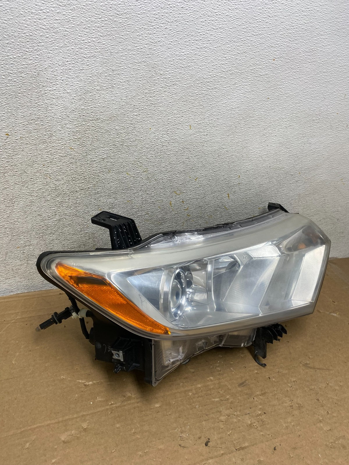 2012 to 2017 Nissan Quest Right Passenger RH Headlight Halogen AH8386 DW1