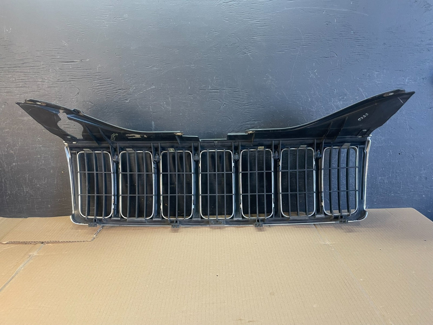 2005 2006 2007 Jeep Grand Cherokee Front Upper Grill Grille AE3496 DG3