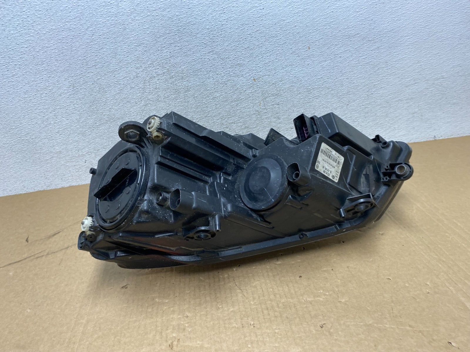 2011 to 2014 Volkswagen Jetta Right Passenger RH Headlight Halogen AF9981 DW5