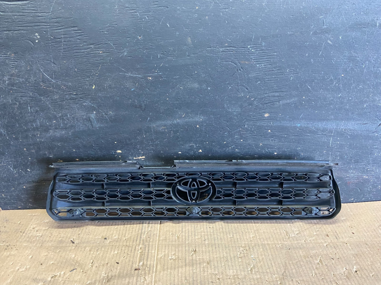 2004 2005 Toyota RAV4 Front Upper Grill Grille OEM R5501 DG8